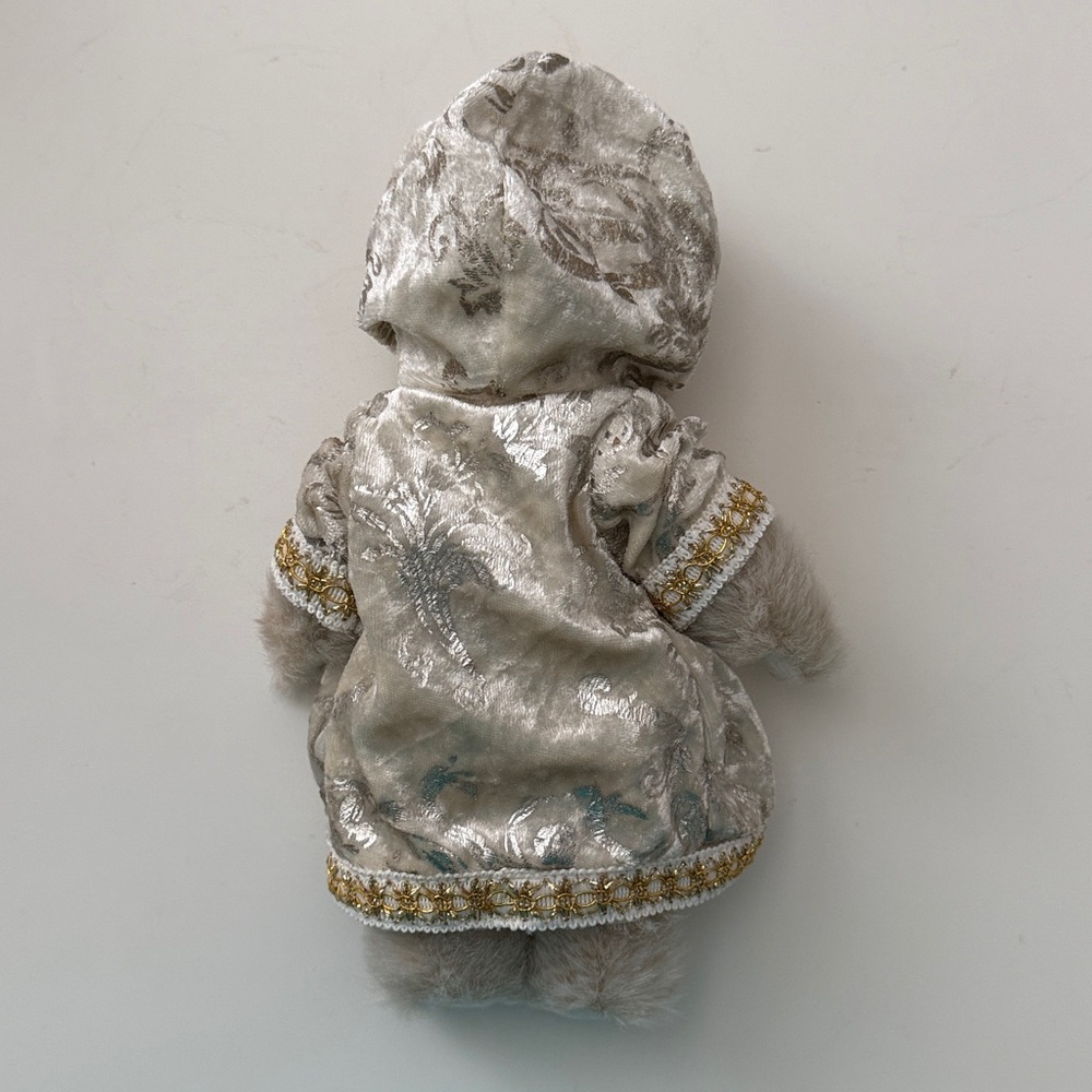 Retired 1993 Attic Treasures Gwendolyn the Bear-Jointed Limbs-Removable Costume - Picture 7 of 13
